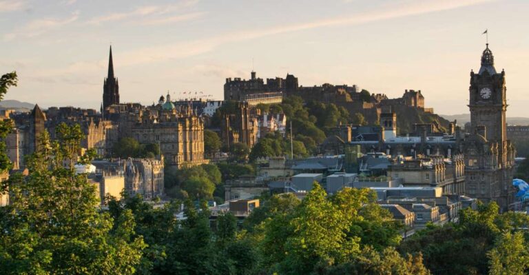 Edinburgh: Express Walk With a Local in 60 Minutes