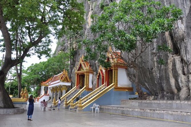 Famous Floating Market Damnoen Saduak Day Tour With Private Guide From Hua Hin - Group Size and Costs