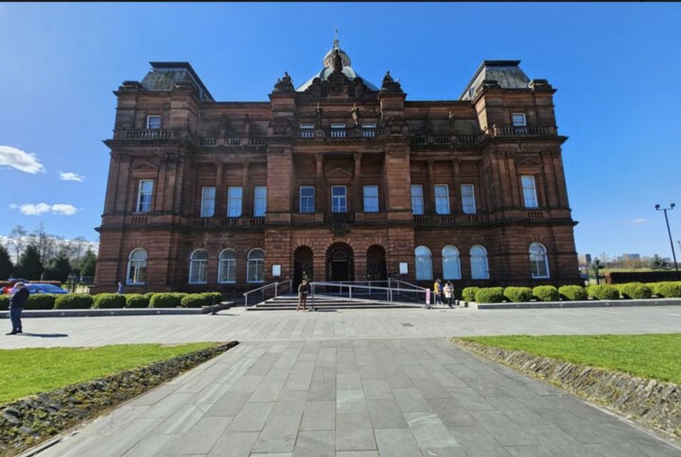 From Edinburgh: Private Glasgow City Day Tour in Luxury MPV - George Square and Finnieston Crane