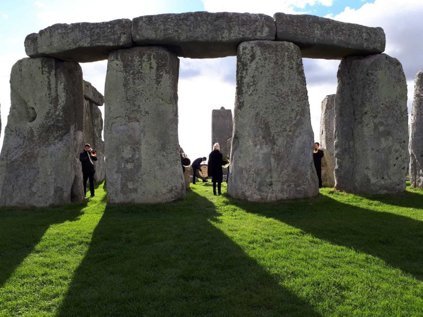 From London: Stonehenge, Bath & Lacock Full-Day Sunrise Tour - Meeting Point