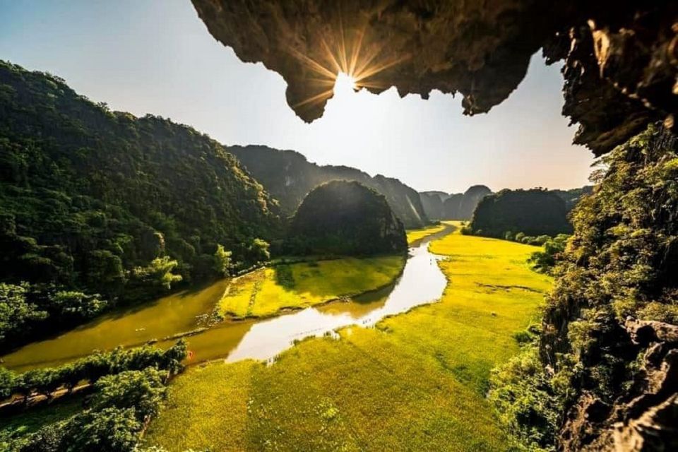 Full Day Ninh Binh, Bai Dinh, Trang An, Mua Cave, Lunch, Bus - Savoring a Delicious Lunch