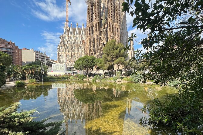 Full-Day Private Barcelona Sagrada FamiliaPark Guell E-Bike Tour - Common questions