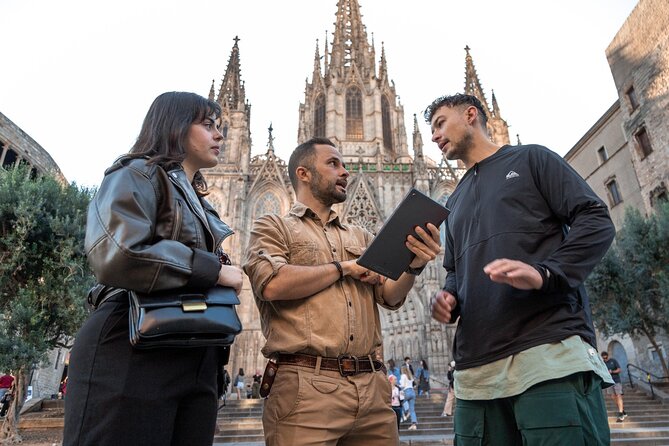 Gothic Quarter & El Born: Introduction to Barcelona's Old Town - Navigating the Labyrinthine Streets