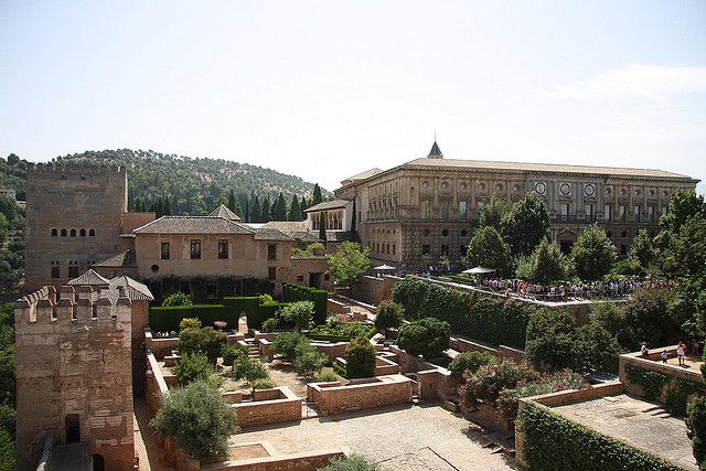 Granada Albaicín: 2.5-Hour Tapas & Drinks Walking Tour - Highlights of Albaicín Quarter