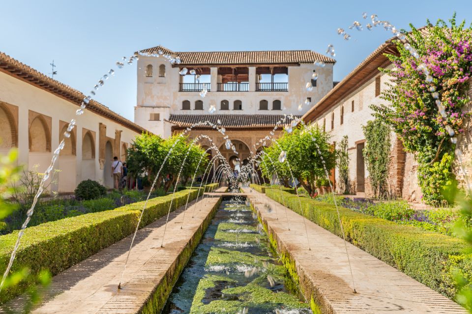 Granada: Alhambra Ticket and Guided Tour With Nasrid Palaces - Generalife Palace and Nasrid Palaces