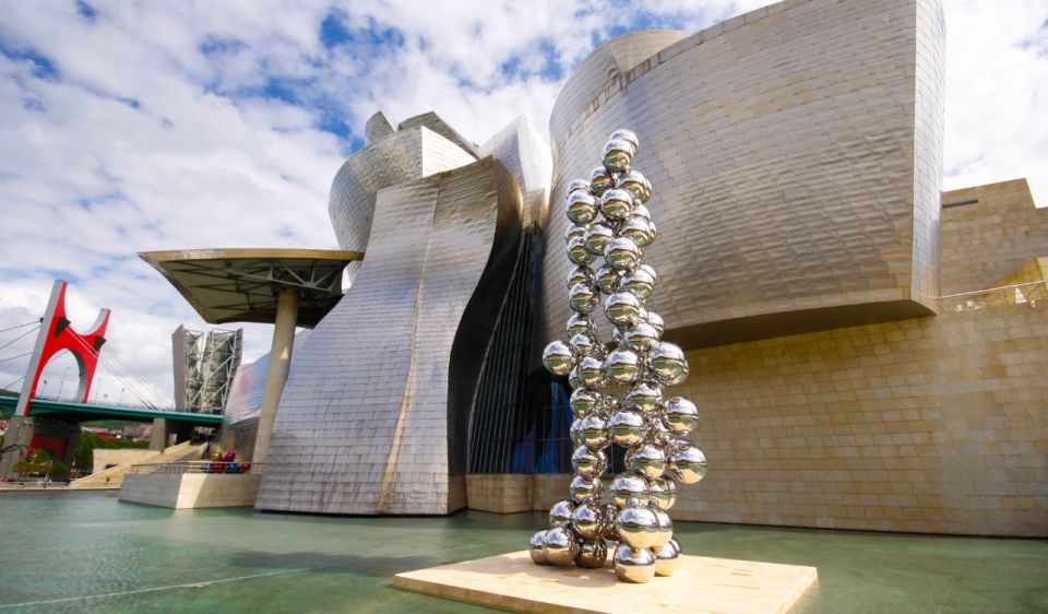 Guggenheim Museum Bilbao Private Tour With Official Guide - Professional Guided Exploration