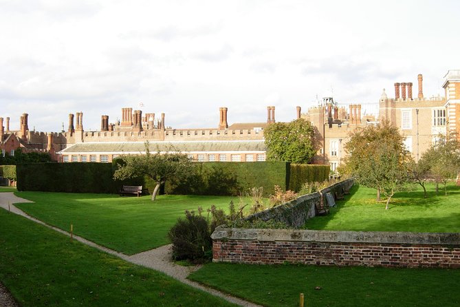 Hampton Court Palace Private Tour From London - Transportation to Hampton Court Palace