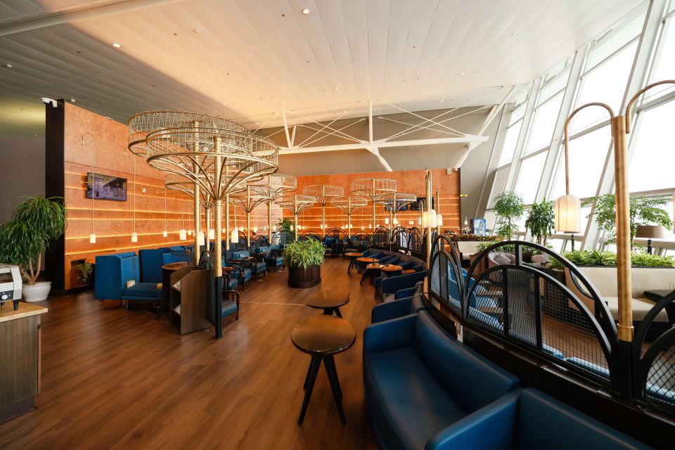 HAN Hanoi Airport: Song Hong Premium Lounge & Bar Terminal 2 - Amenities & Offerings