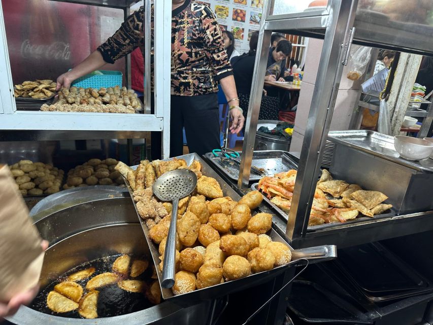 Hanoi Local Street Food Experience - Sampling Local Foods and Drinks