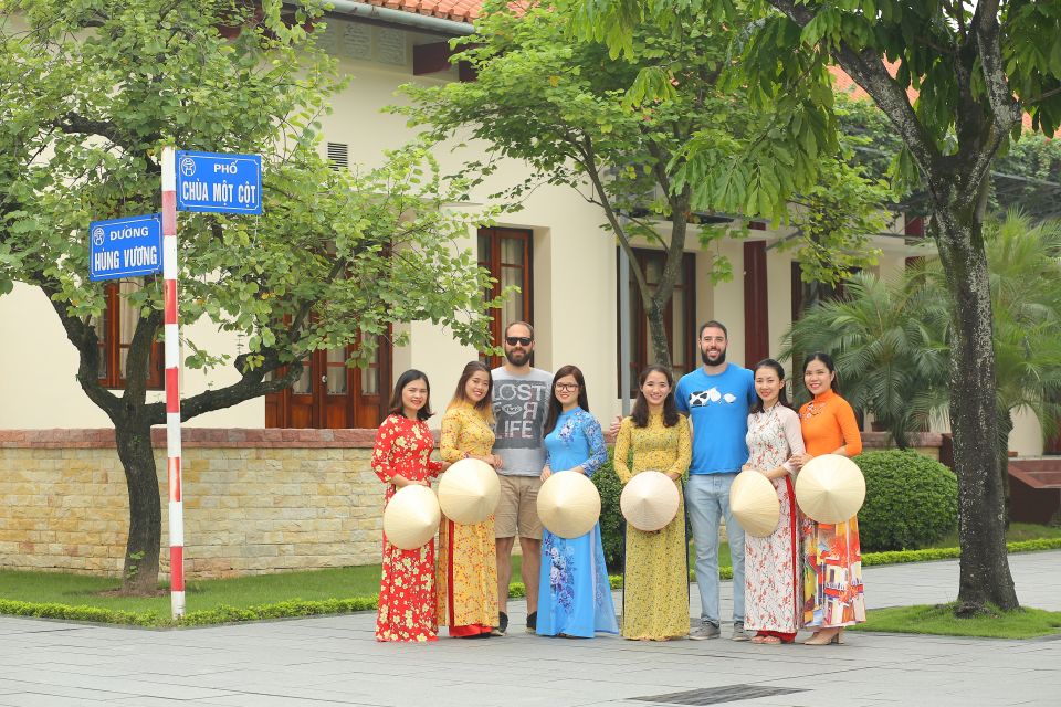 Hanoi: Traditional Ao Dai Dress and Non La Hat Rental - Full Description