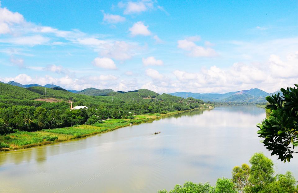 Hue: Tam Giang Lagoon Tour - Explore Vong Canh Hill