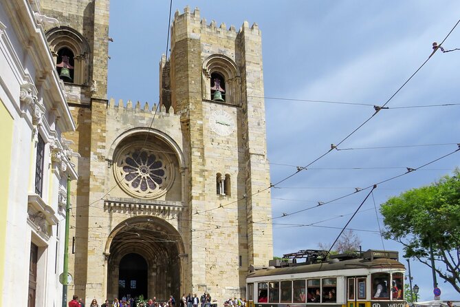 Lisbon Highlights City Tour With Boat Ride Across the River - Common questions