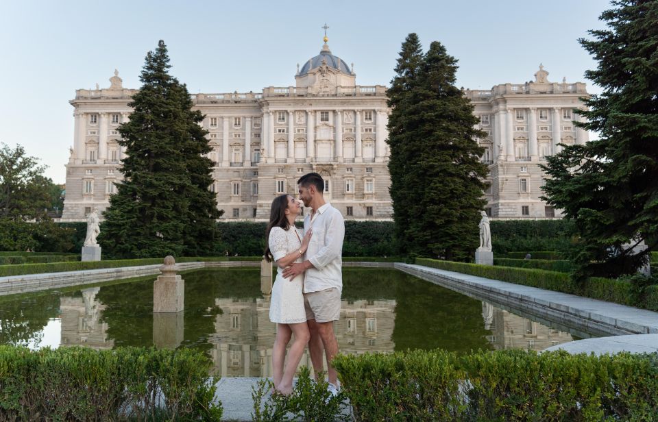 Madrid: Romantic Photoshoot for Couples - Directions