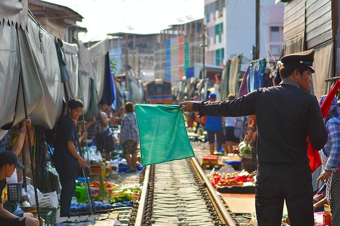 Maeklong Railway Market, Floating Market & Nakhon Pathom City Tour From Bangkok - Return Journey to Bangkok