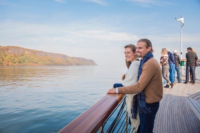 New York City Fall Foliage Brunch Cruise - Background