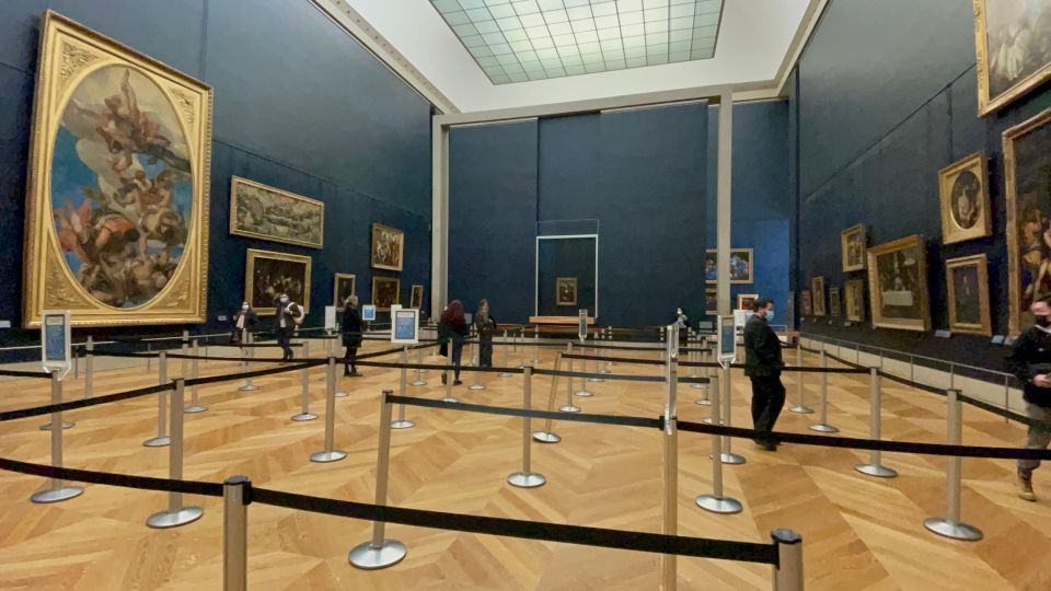 Paris: Louvre Museum Mona Lisa First Viewing Semi-Private - Background