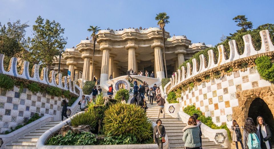 Park Güell & Sagrada Familia Tour - Live Tour Guide and Fast-Track Access