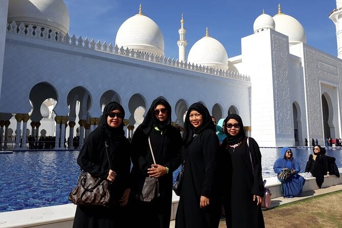 Private Abu Dhabi Sightseeing Tour by Luxury Minivan 6X Person - Common questions