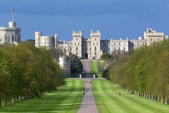 Private Chauffeured Range Rover to Windsor Castle From London - Highlights of the Tour