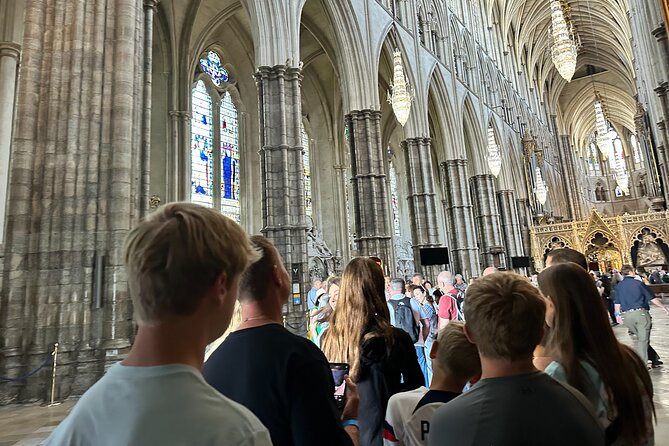 Private London Westminster Abbey Tour for Kids and Westminster Sightseeing Walk - Assistance Available