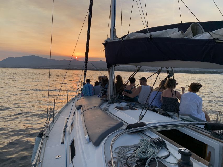 Puerto Banús: Sunset Sail in Marbella With Drinks & Snacks - Sunset Views and Scenery