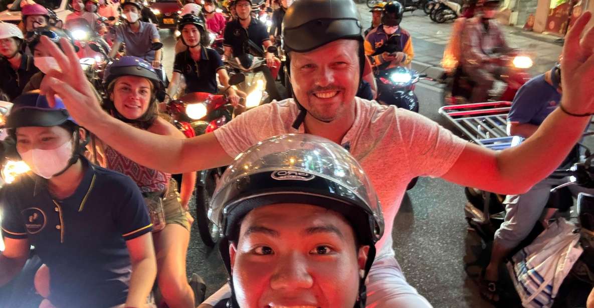 Saigon: Exploring 10 Authentic Local Foods Tour by Scooter - Seafood Sensation