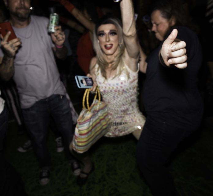 Savannah: Drag Queen Guided Pub Crawl With Sing-A-Longs - Common questions