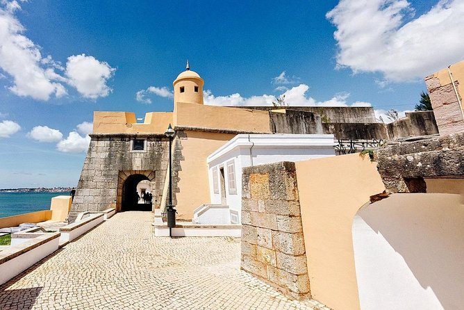 The Beaches Between Lisbon and Cascais (The Estoril Coastline) With Lunch - Common questions