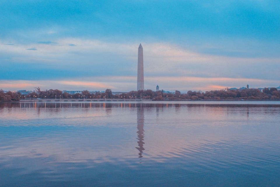 The National Mall: Walking In App Audio Tour (ENG) - Background