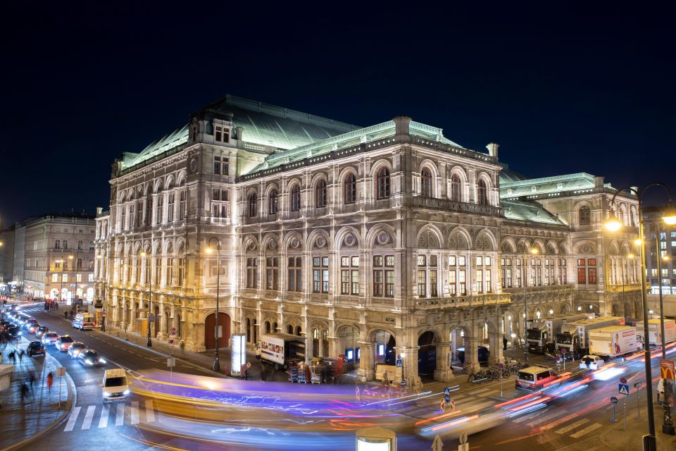 VIENNA at Night! Phototour of the Most Beautiful Buildings - Logistics and Meeting Point