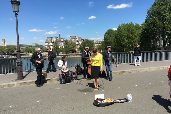 Welcome in Paris by a Private Guide - Meeting Point for Tours Outside Paris