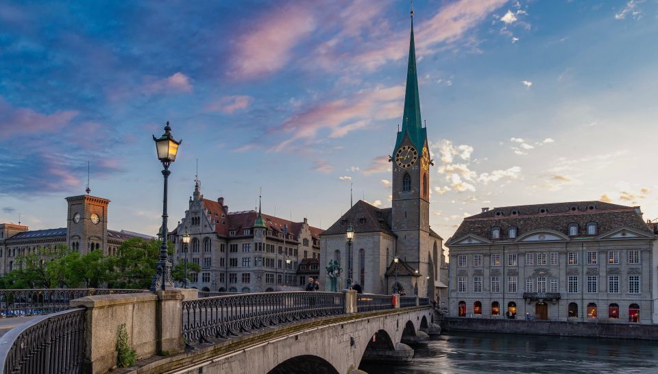 Zurich, Switzerland: Historical Walking Tour in Portuguese - Common questions