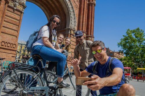 Barcelona: 4-Hour Small Group Bike Tour - Booking and Important Information