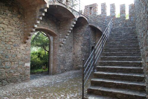 Barcelona: Gaudís Bellesguard Tower - Meeting Point Options