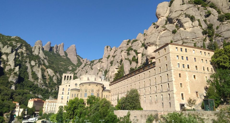 Barcelona: Montserrat Monastery and Natural Park Guided Tour - Customer Reviews and Overall Rating