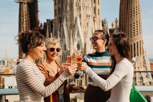 Barcelona: Sagrada Familia Evening Tour With Cava - Location Overview and Focus