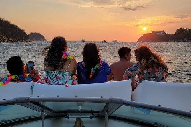 Cabo San Lucas Arch Sunset Yacht Tour Plus Dinner and Drinks - Operational Details