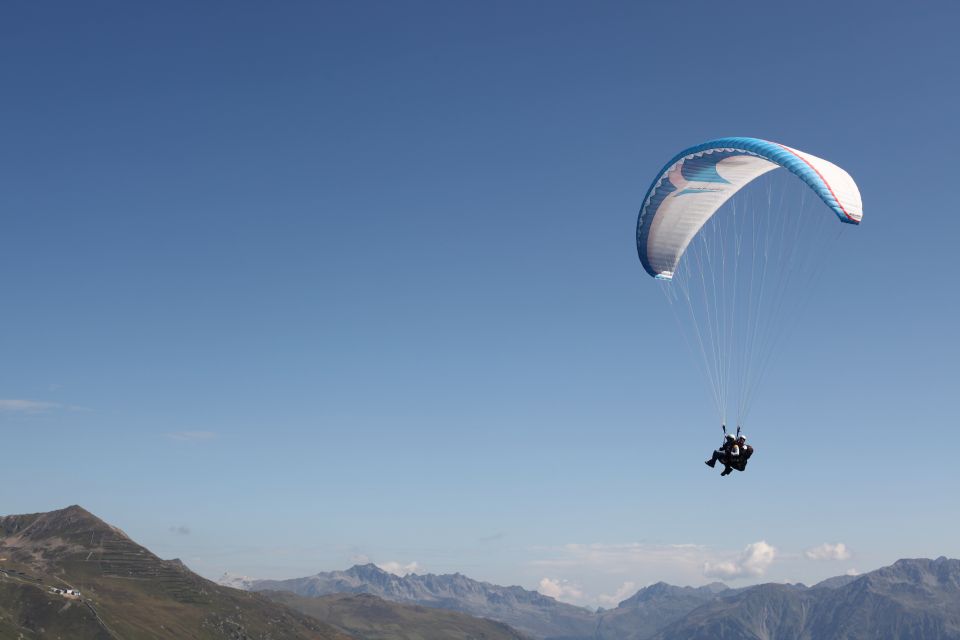 Davos: Tandem Paragliding Experience - Language Options