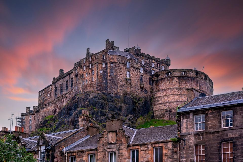 Edinburgh: Express Walk With a Local in 60 Minutes - Experience Highlights