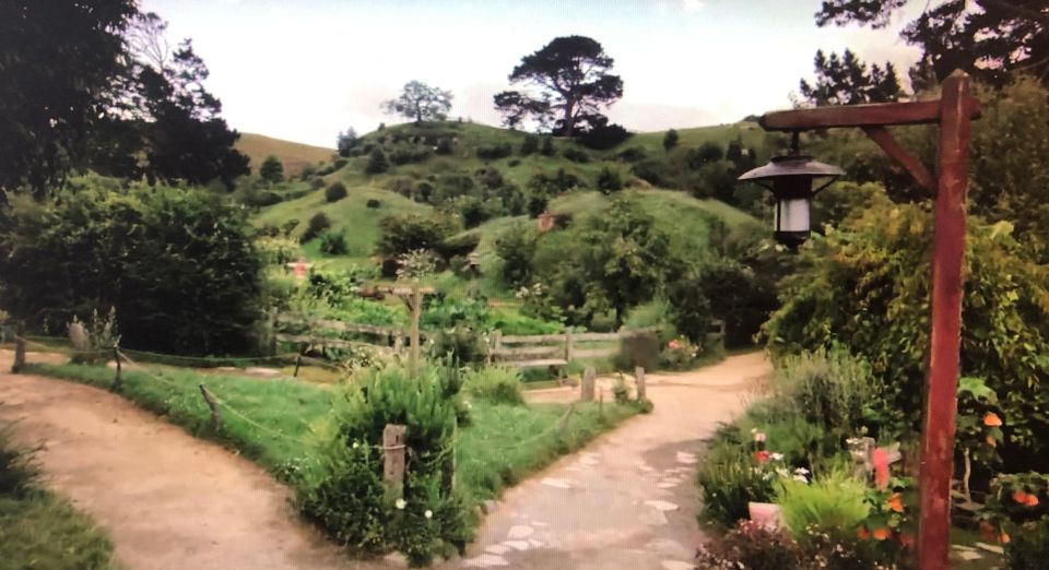 From Auckland: Hobbiton and Waitomo Day Tour With Lunch - Booking Information