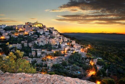 From Avignon: Lavender & Luberon Villages - Shopping and Dining in Gordes