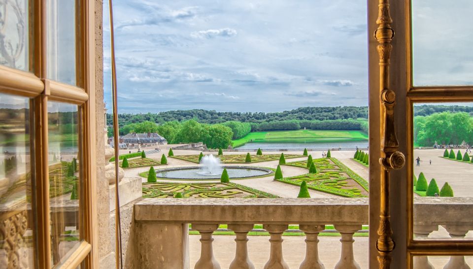 From Paris: Versailles Guided Tour With Skip-The-Line Entry - Experience Highlights at Versailles