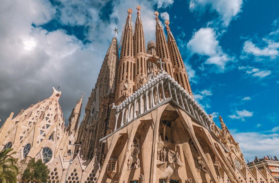 Gaudis Barcelona: Sagrada Familia, Casa Batllo & Mila Tour - Common questions