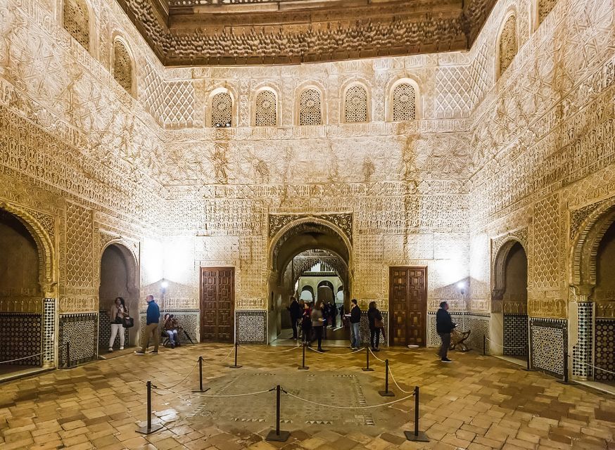 Granada: Alhambra & Nasrid Palaces Tour With Tickets - Customer Reviews and Ratings