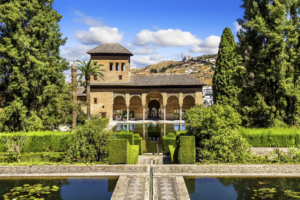 Granada: Alhambra Small Group Tour With Nasrid Palaces - Full Tour Description and Review Summary