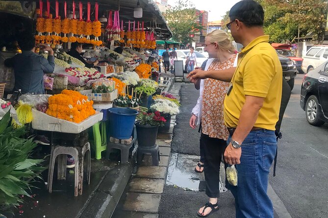 Half Day Chiang Mai City and Cultural by Tuktuk, Samlor & Red Car (Private Tour) - Common questions