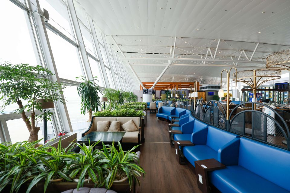 HAN Hanoi Airport: Song Hong Premium Lounge & Bar Terminal 2 - Accessibility & Convenience