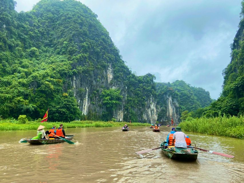 Hanoi: Hoa Lu - Tam Coc - Mua Cave by Limousine Bus & Lunch - Last Words