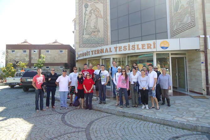 Istanbul Full-Day Tour With Bosphorus Cruise and Spice Bazaar - Common questions