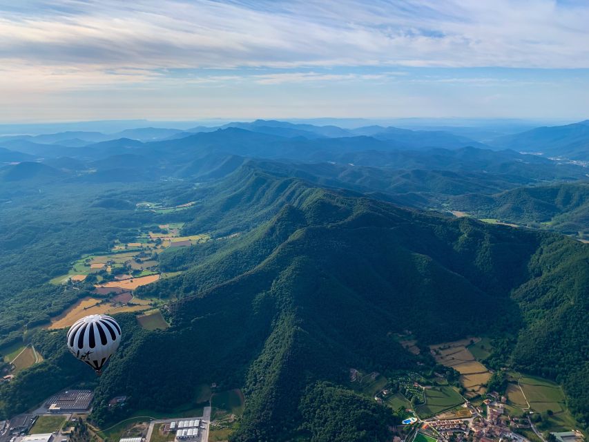 La Garrotxa Volcanoes Half-Day Hot Air Balloon Flight - Baskets for Reduced Mobility Available